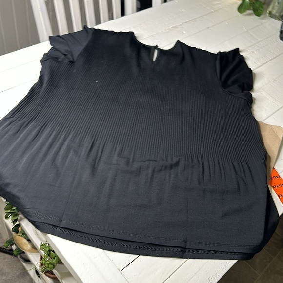 Philosophy size XXL short sleeve black accordion style blouse NWT - Picture 8 of 8